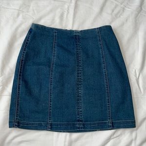 Vestique Fitted Mini Skirt